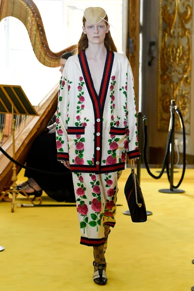 Look 30